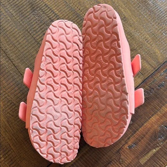 Birkenstock Arizona Sandal in coral. Size 39 - Picture 2 of 3